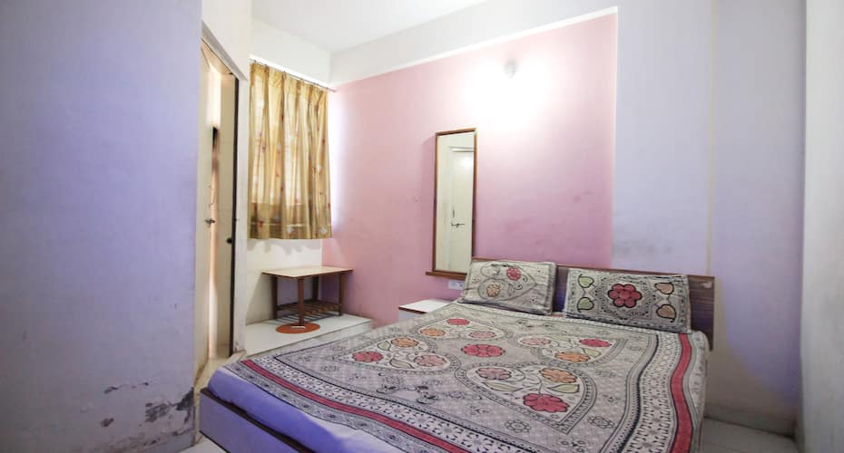 Hotel Savera Guest House, Ahmedabad 4